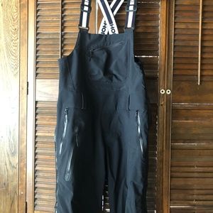 Women’s black snow pants! Size medium brand:Holden